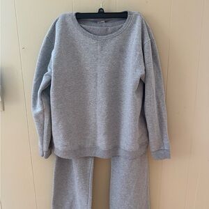 Hane’s Women’s Gray Sweatshirt and Pants Set